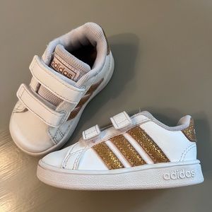 Adidas Toddler Shoes • Gold sparkle stripes • size 4